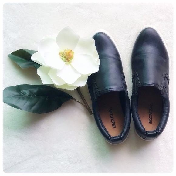 Size 6 Soda sneakers - Picture 1 of 2